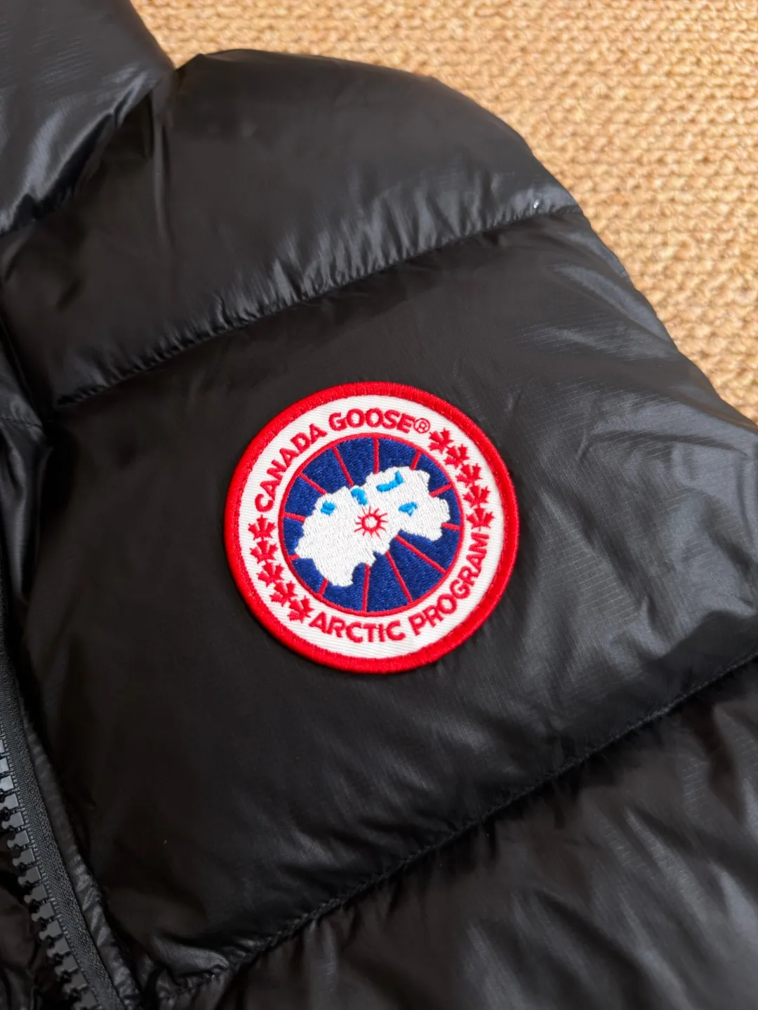 🇨🇦Canada Goose&ldquo;加拿大鹅&rdquo;🇨🇦 林孝埈同款经典大格子蓬松马甲 𝑪𝒚𝒑𝒓𝒆𝒔𝒔系列 2257WB 尺码：𝑿𝑺~𝑿𝑳 配色：黑色、黑色黑标、卡其棕、白色、白色红标、蒂芙尼蓝、玫红色