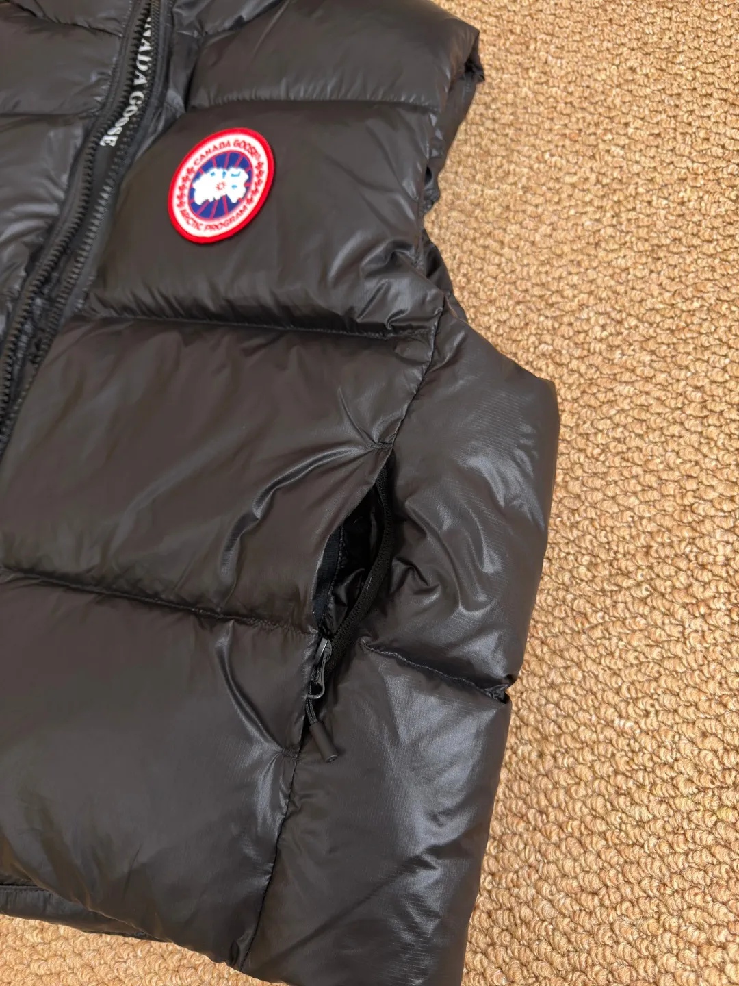 🇨🇦Canada Goose&ldquo;加拿大鹅&rdquo;🇨🇦 林孝埈同款经典大格子蓬松马甲 𝑪𝒚𝒑𝒓𝒆𝒔𝒔系列 2257WB 尺码：𝑿𝑺~𝑿𝑳 配色：黑色、黑色黑标、卡其棕、白色、白色红标、蒂芙尼蓝、玫红色